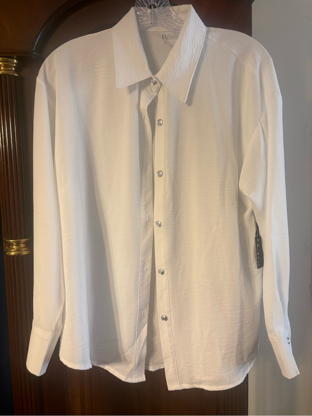 Ladies White Long-Sleeve  Shirt — Classic Button-Up